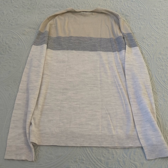 Apt. 9 defines handsome style with this Merino colorblock crewneck sweater. - Picture 3 of 6